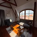 شقة Beams & Bells Attic Old Town Self Check-in *