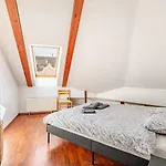 דירה Beams & Bells Attic Old Town Self Check-in