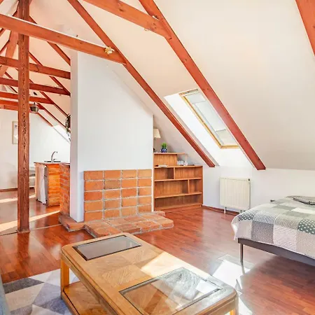 Beams & Bells Attic Old Town Self Check-in Appartement