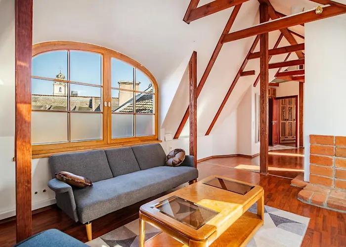 Beams & Bells Attic Old Town Self Check-in Appartement