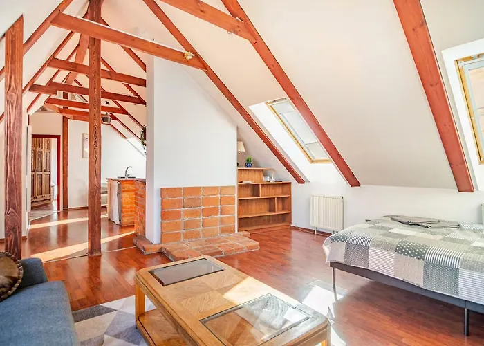Beams & Bells Attic Old Town Self Check-in Appartement